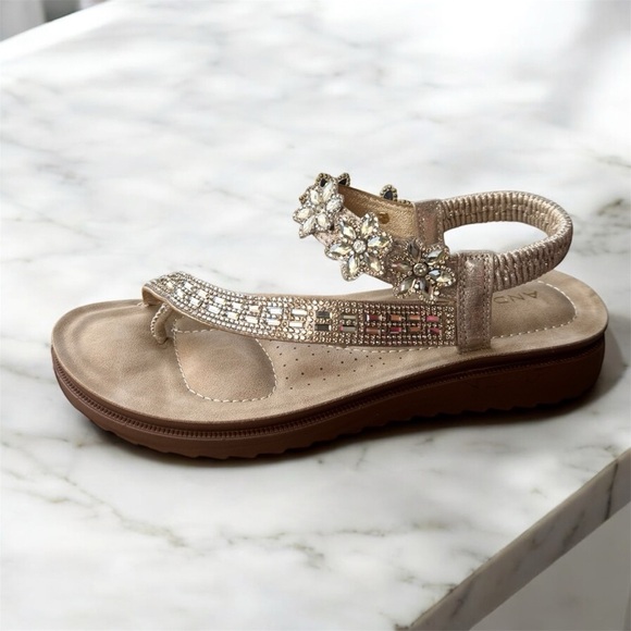🆕Gold and Silver Sandals with Rhinestone Embellishments - Picture 2 of 12